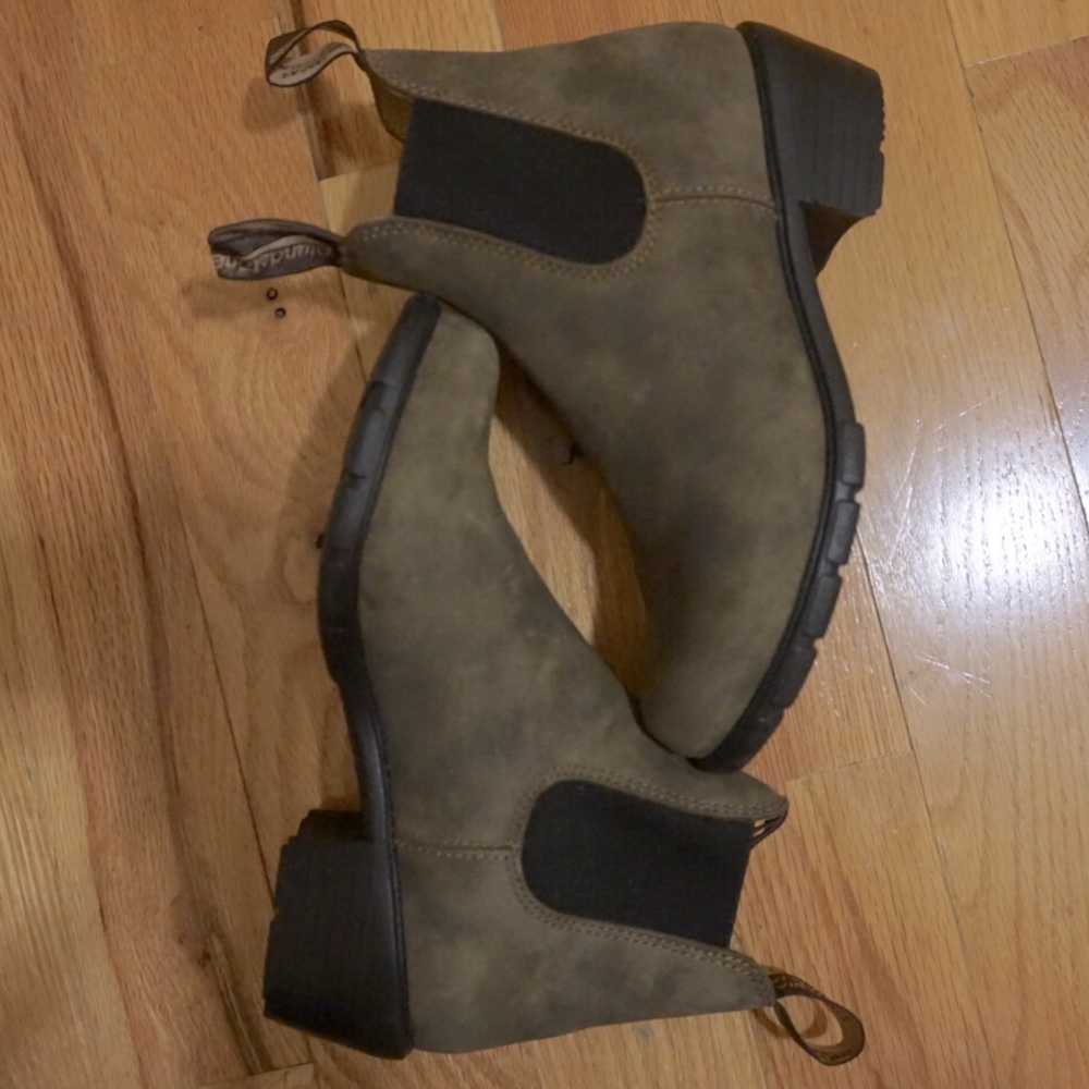 Blundstones *barely worn*